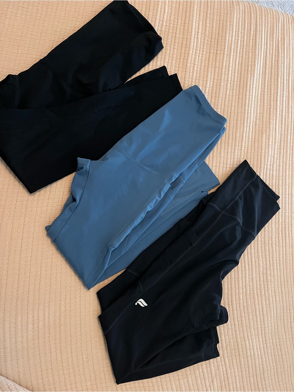 Set of 3 Maternity leggings - Pregnancy pants with pockets - Fabletics and Posh